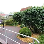 Exklusive Strohberg Plön