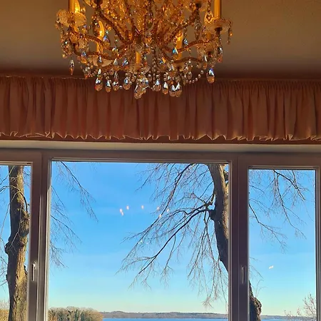 Exklusive Strohberg Plön