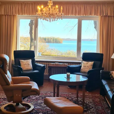 Exklusive Strohberg Plön