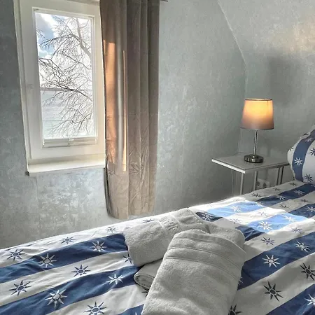 Exklusive Strohberg Plön
